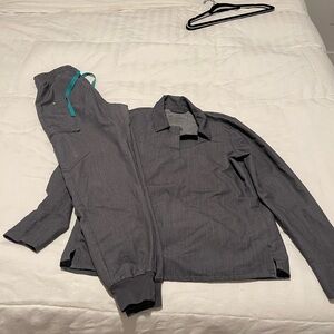 Figs scrub set color Graphite shirt size S and pants size Xs petite